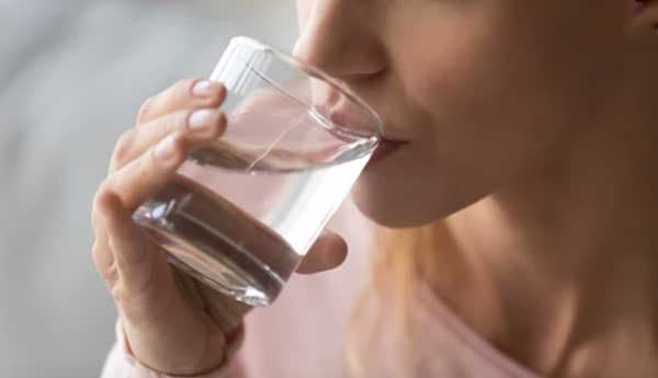 中醫不贊成喝大量的水減肥