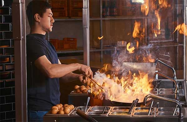 在炎熱的環境下工作很容易產生實火